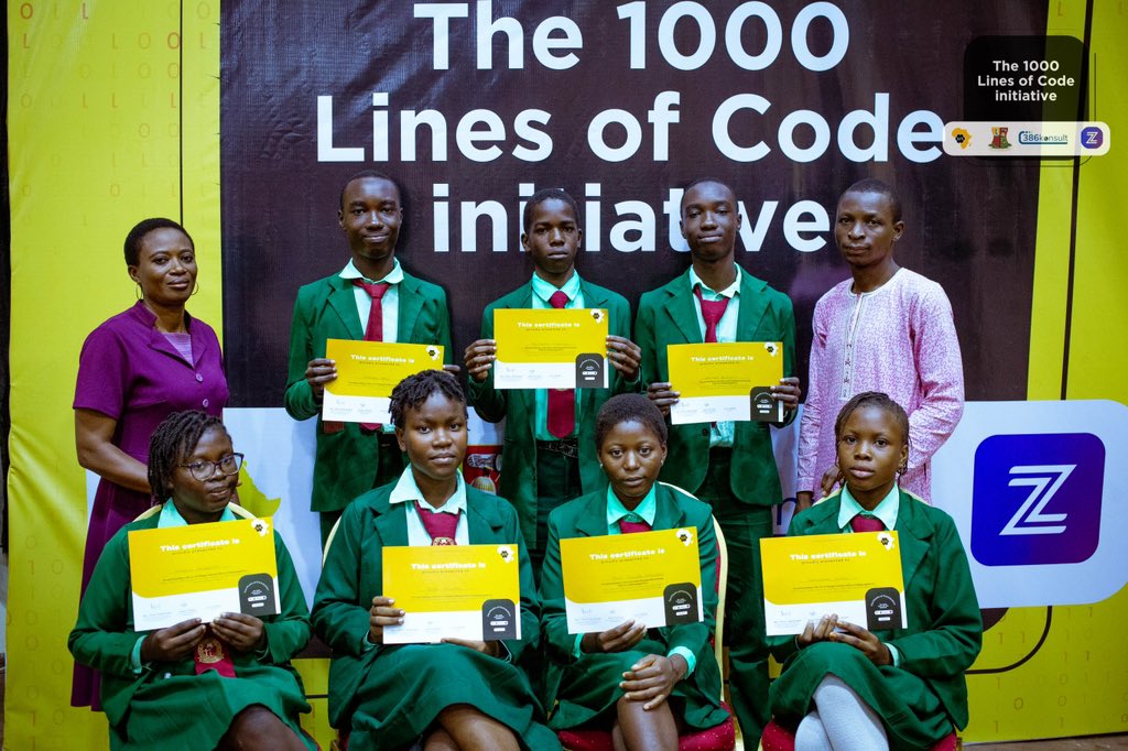 CodegarageA's tweet image. Today, we celebrated the grand finale of the #1000LinesofCode initiative, organised put together for 5 days by us in partnership with the @oyostategovt , @zeeh_africa , and @386konsult .

#1000LinesofCode #CodeGarageAfrica #ZeehAfrica #386konsult