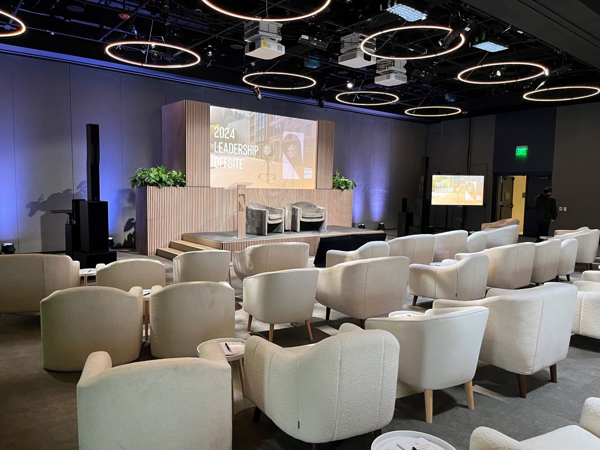UniStudiosLot's tweet photo. Leadership Offsite hosted at our new event center! A great venue for team building, strategic planning, and collaboration in a modern and comfortable space!
#UniversalStudiosLot #UniversalLotEvents #LeadershipOffsite #EventVenue https://t.co/MSfHTinAtP