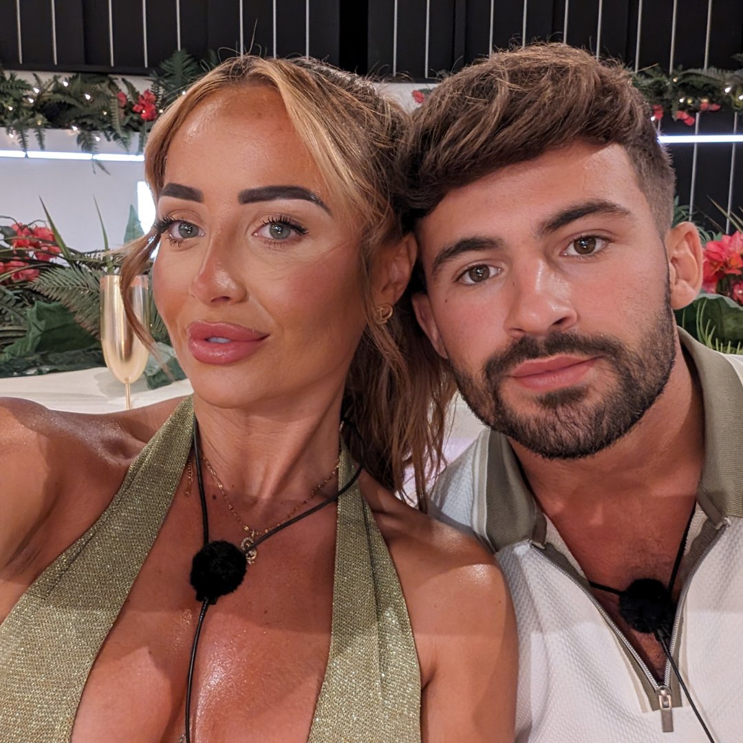 BootsUK's tweet photo. Our Islanders' face cards never decline π₯ Hair and makeup on point, always π€© Click the link to shop the villa dressing room now: https://t.co/Th2gQmkZT4 π΄ #BootsUK #LoveIsland #FindTheOnes https://t.co/X3jwamp8zx