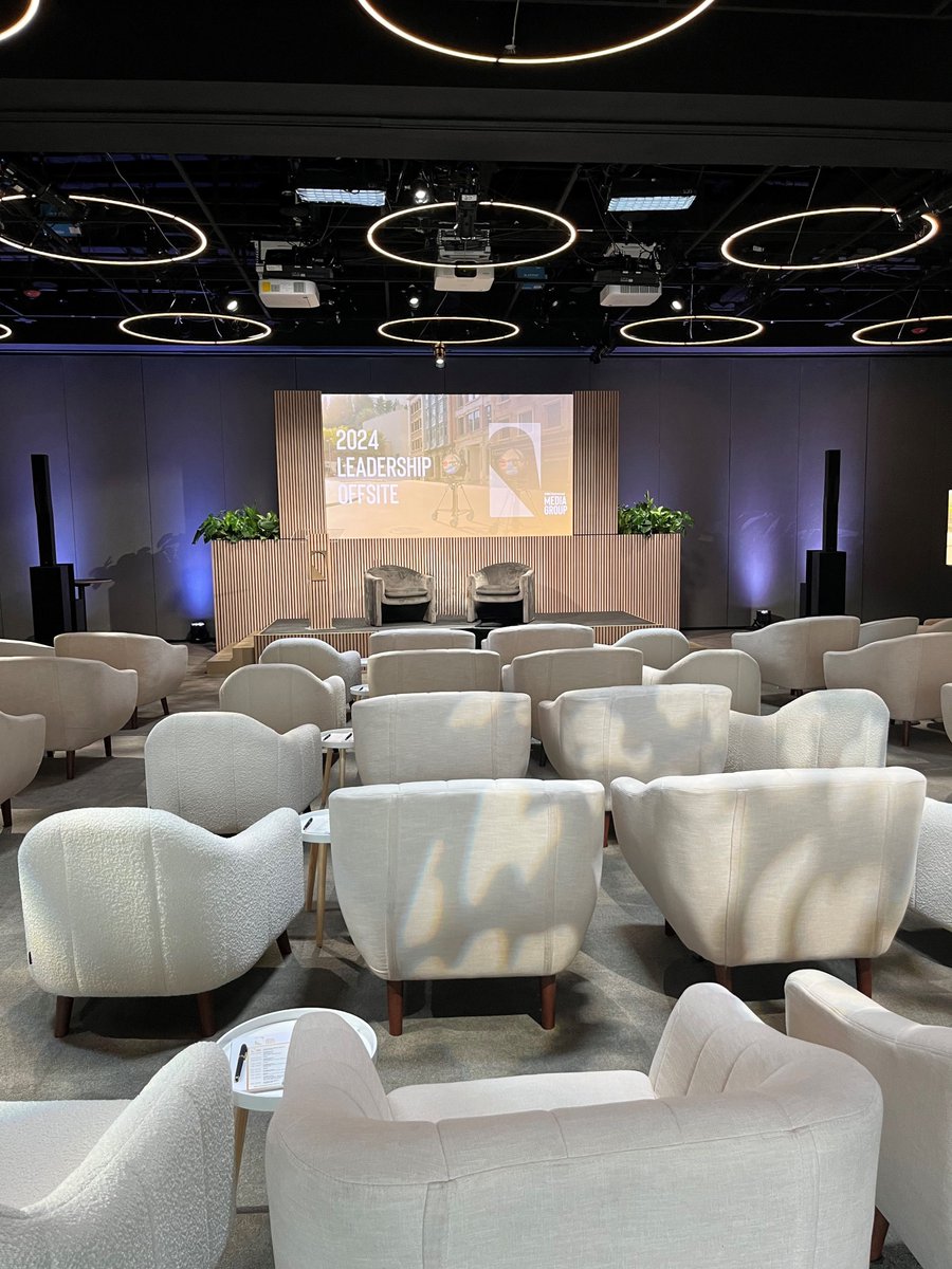 UniStudiosLot's tweet photo. Leadership Offsite hosted at our new event center! A great venue for team building, strategic planning, and collaboration in a modern and comfortable space!
#UniversalStudiosLot #UniversalLotEvents #LeadershipOffsite #EventVenue https://t.co/MSfHTinAtP