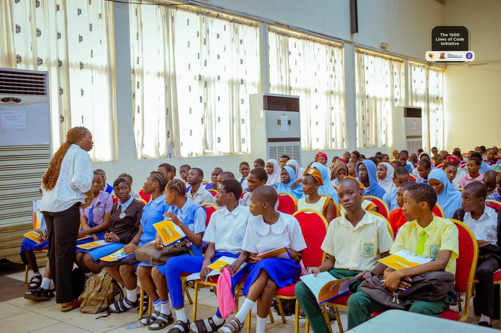 CodegarageA's tweet image. A special shout-out to Mr. Adebayo Akande, the Senior Special Assistant on ICT and E-Governance to the Executive Governor of Oyo State, @seyiamakinde , 

#1000LinesofCode #CodeGarageAfrica #ZeehAfrica #386konsult