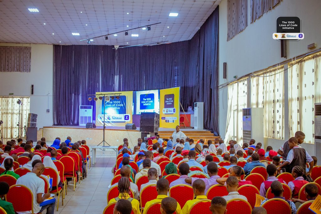 CodegarageA's tweet image. A special shout-out to Mr. Adebayo Akande, the Senior Special Assistant on ICT and E-Governance to the Executive Governor of Oyo State, @seyiamakinde , 

#1000LinesofCode #CodeGarageAfrica #ZeehAfrica #386konsult