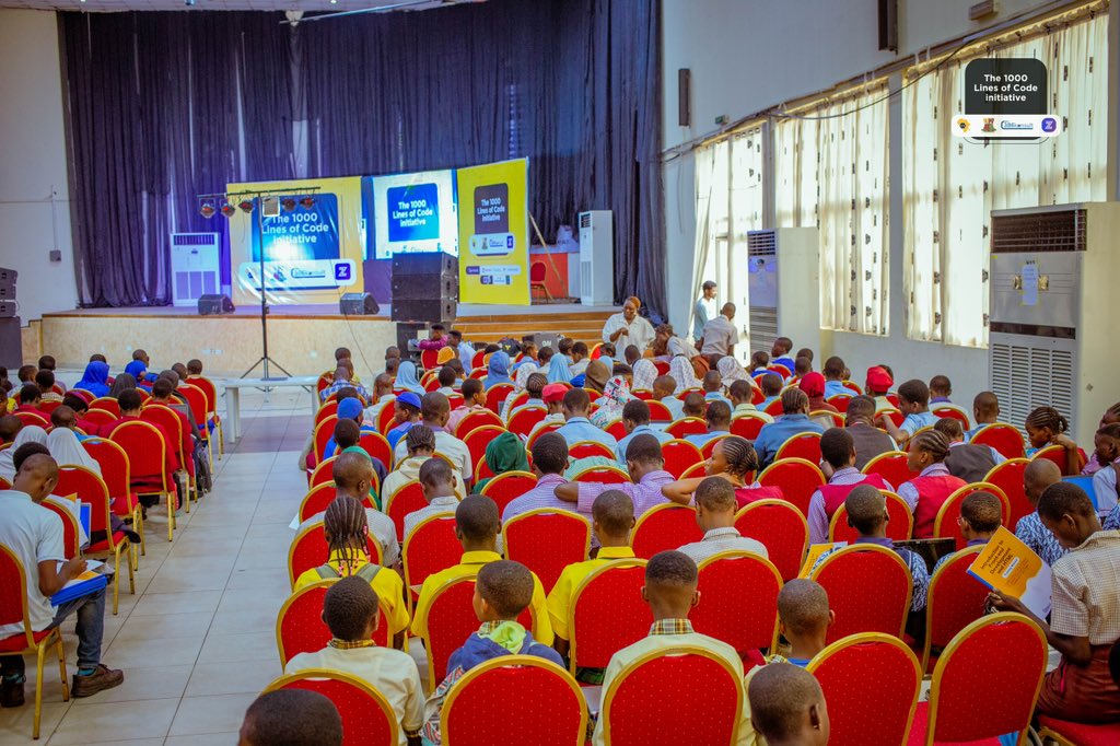 CodegarageA's tweet image. A special shout-out to Mr. Adebayo Akande, the Senior Special Assistant on ICT and E-Governance to the Executive Governor of Oyo State, @seyiamakinde , 

#1000LinesofCode #CodeGarageAfrica #ZeehAfrica #386konsult