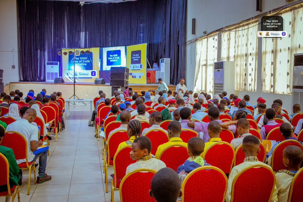 CodegarageA's tweet image. A special shout-out to Mr. Adebayo Akande, the Senior Special Assistant on ICT and E-Governance to the Executive Governor of Oyo State, @seyiamakinde , 

#1000LinesofCode #CodeGarageAfrica #ZeehAfrica #386konsult