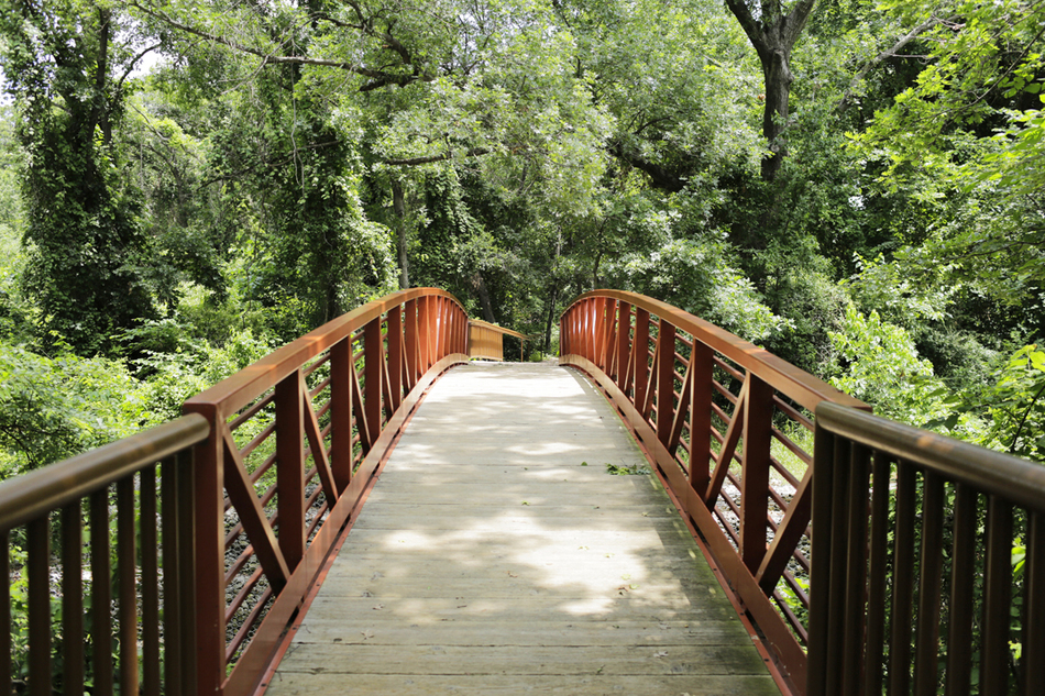 ArlingtonParks's tweet photo. Did you know Arlington has over 85 miles of park trail? That's about as far as Arlington is from the Red River to the north, or Waco to the south! Whether you want concrete, mulch or gravel, through trees or along water, you're never far from a great trail!
#APRD100 #NaturallyFun https://t.co/XdJM6Mc1Vc