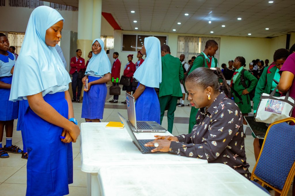 CodegarageA's tweet image. To all our students congratulations on your certifications. If you couldn’t get your certificate rest assured, we would send you an E-certificate.

A big shoutout to @zeeh_africa and @386konsult for your massive support. 

#1000LinesofCode #CodeGarageAfrica #ZeehAfrica