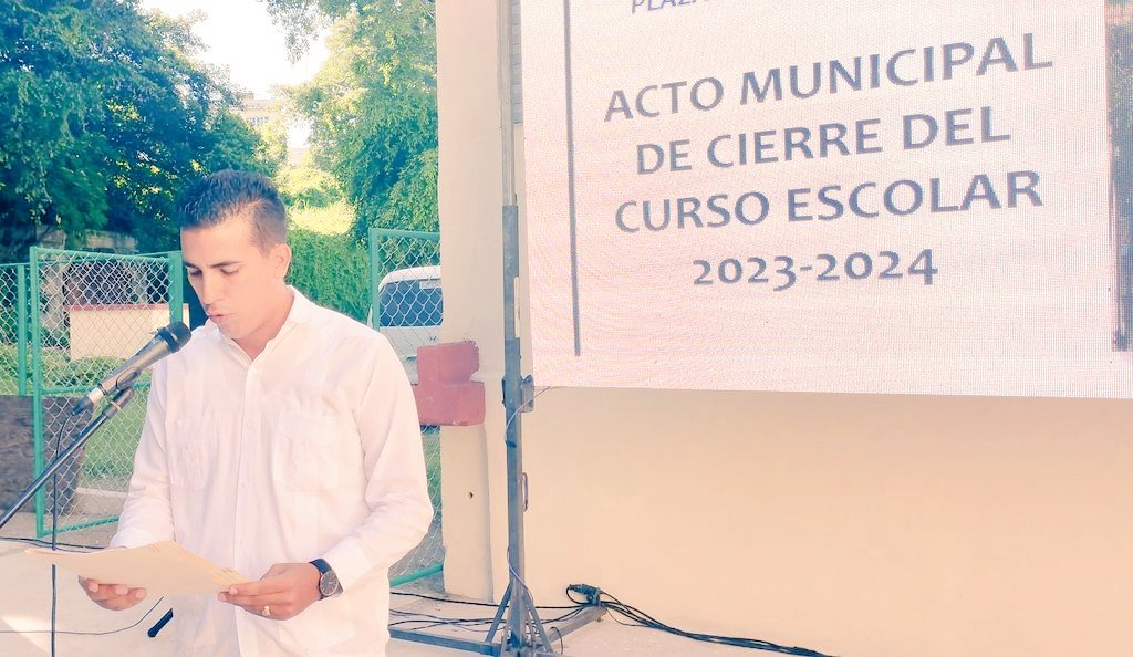DGEducaPlaza's tweet photo. @RzMYariel , expresó: Aprendamos de nuestros errores; y estemos agradecidos por todos los momentos que vivimos juntos.
Felicitó a todos, por un año escolar exitoso y con el compromiso que el próximo sea mejor;  deseando que tengamos, unas felices vacaciones.
¡MUCHAS GRACIAS!!. https://t.co/snhwkiXBkP