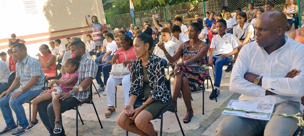 DGEducaPlaza's tweet photo. @RzMYariel , expresó: Aprendamos de nuestros errores; y estemos agradecidos por todos los momentos que vivimos juntos.
Felicitó a todos, por un año escolar exitoso y con el compromiso que el próximo sea mejor;  deseando que tengamos, unas felices vacaciones.
¡MUCHAS GRACIAS!!. https://t.co/snhwkiXBkP