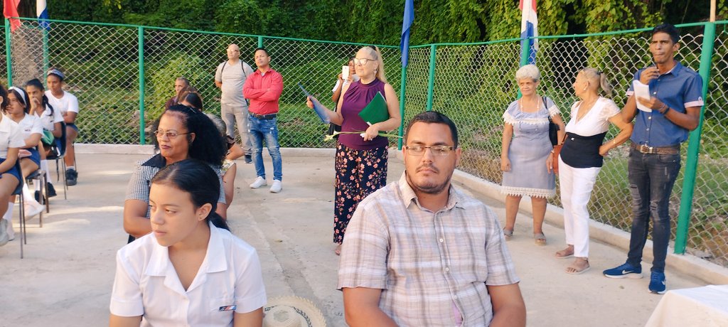 DGEducaPlaza's tweet photo. @RzMYariel , expresó: Aprendamos de nuestros errores; y estemos agradecidos por todos los momentos que vivimos juntos.
Felicitó a todos, por un año escolar exitoso y con el compromiso que el próximo sea mejor;  deseando que tengamos, unas felices vacaciones.
¡MUCHAS GRACIAS!!. https://t.co/snhwkiXBkP