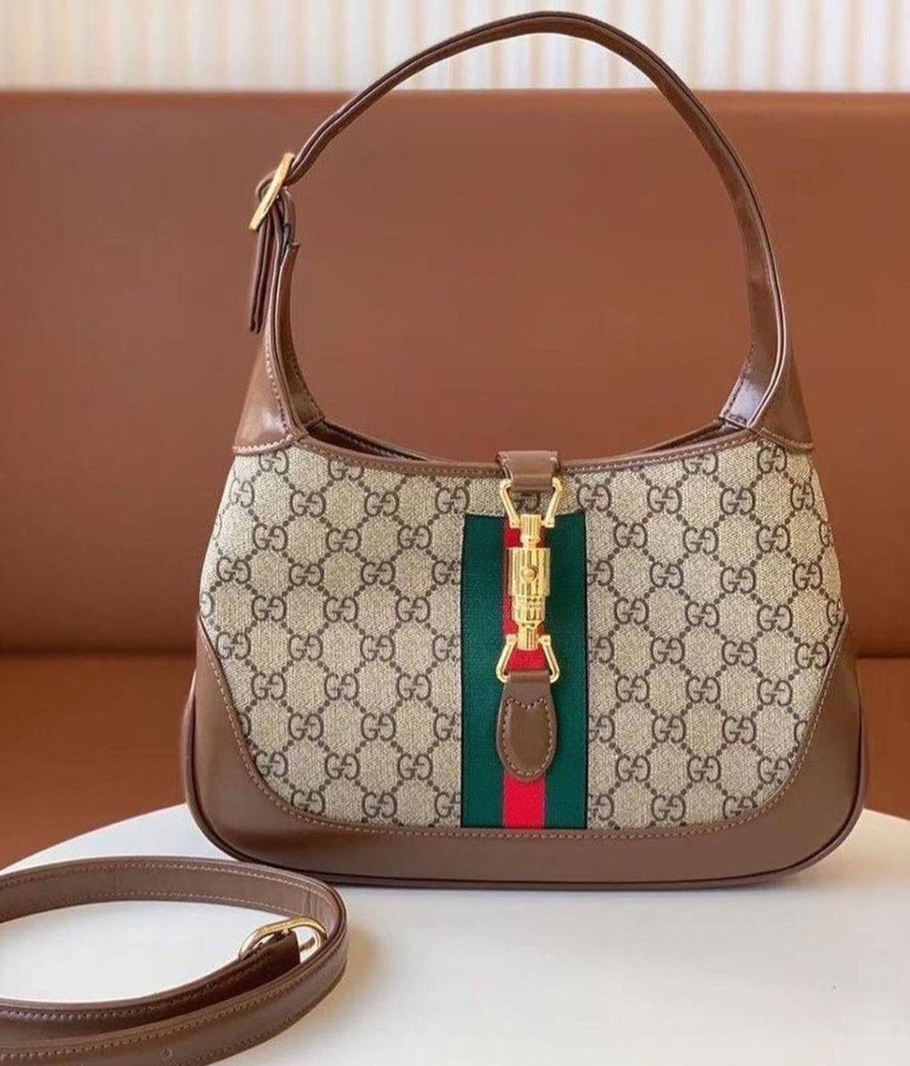 Yeşil ve kırmızı olmadan Gucci esintili Beşiktaş 2024/2025 Alternatif Forması <a href="/Besiktas/">Beşiktaş JK</a> <a href="/BJKKartalYuvasi/">BJK Kartal Yuvası</a>