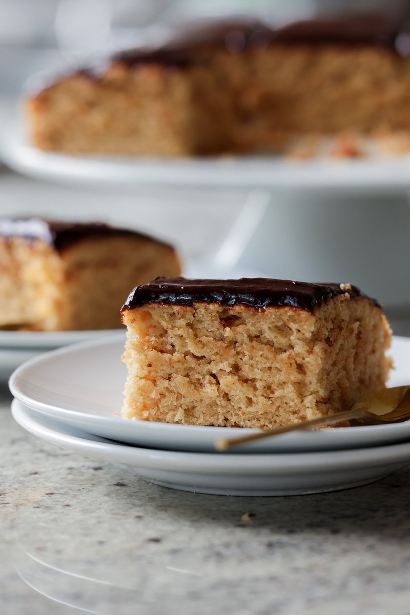 VeganUpdates's tweet photo. Vegan Peanut Butter Cake with Chocolate Peanut Butter Glaze https://t.co/Aw8AGOzH3M https://t.co/QdlH68LvE5