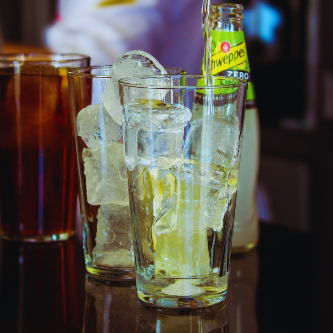🌟🍸 ¡Las noches de verano son mejores en nuestra terraza! 🍹✨ Ven a disfrutar de un ambiente único de Mastropiero.
¡Te esperamos! 🎶

#Mastropiero #mastropierogastrobaryjardín #mastropierogastrobar #Cáceres