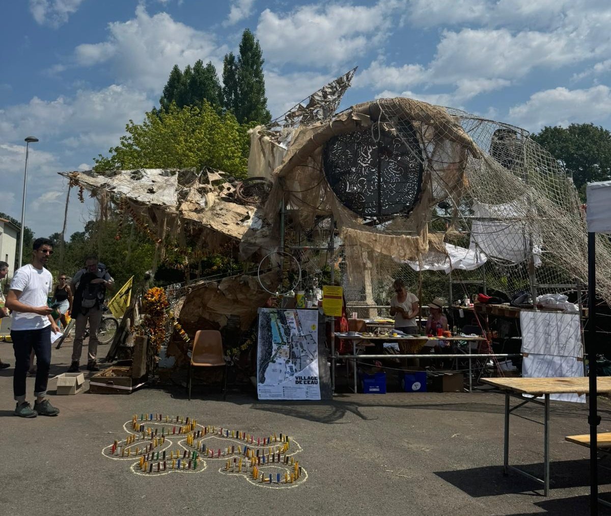 L'eau est un bien commun 💦🤝

Elle ne peut être accaparée par quelques uns, comme c'est le cas avec ces #mégabassines.

🌻 Les Écologistes sont présents dans le Poitou, solidaires des citoyens engagés pour préserver ce bien rare.

#NoBasaran #BassinesNonMerci