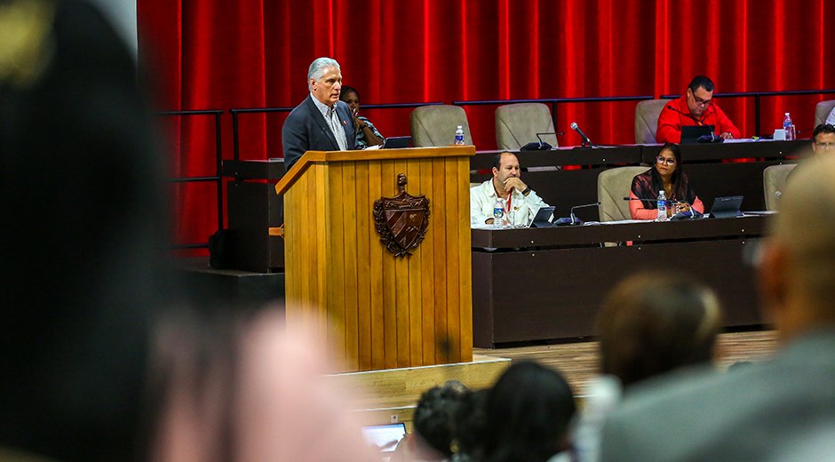 PartidoPCC's tweet photo. Como parte del proceso de renovación de los cuadros, el presidente cubano, Miguel Díaz-Canel Bermúdez, propuso como Contralora General de la República a Mirian Barban González en sustitución de Gladys Bejerano, a quien reconoció su labor https://t.co/cQGS3DezUr