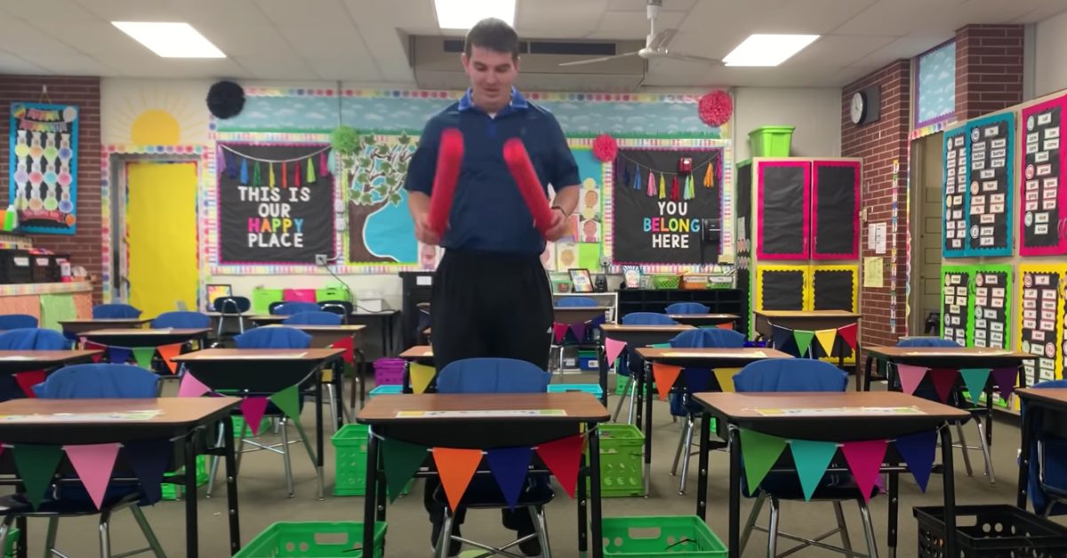 TCEA's tweet photo. 2️⃣ 🖍 Two and a Crayon is a super simple brain break that’s fun and teaches your students problem-solving skills📃📃📃🖍🖍  

Have you tried this BRAIN BREAK in your classroom❓

https://t.co/EyO8hHbayQ via @boredteachers
#edutwitter #librarytwitter #backtoschool https://t.co/R6fcOi83tg