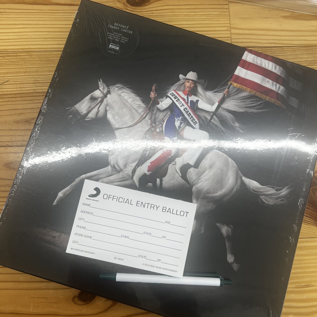 OFFBEATjxn's tweet photo. This ain’t Texas…
We are apart of the @beyonce @parkwood contest to win a signed cover print! 
You have to come to the shop to enter the raffle. 
Winner will be announced on July 25th
#offbeatjxn #famscoalition #beyonce #raffle https://t.co/tgA6GfCjQY