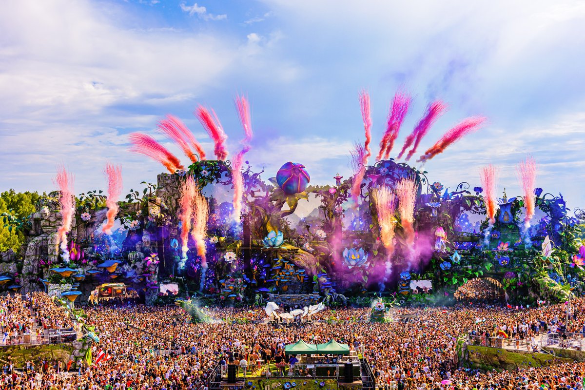 Tomorrowland tweet media
