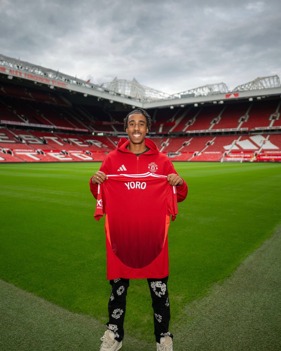 Leny Yoro (@leny_yoro) on Twitter photo So proud to join this legendary club 🙏🏾
Can't wait to meet our incredible fans and discover the iconic Old Trafford!
Go <a href="/ManUtd/">Manchester United</a> 🔴🔥
#GodDid So proud to join this legendary club 🙏🏾
Can't wait to meet our incredible fans and discover the iconic Old Trafford!
Go <a href="/ManUtd/">Manchester United</a> 🔴🔥
#GodDid