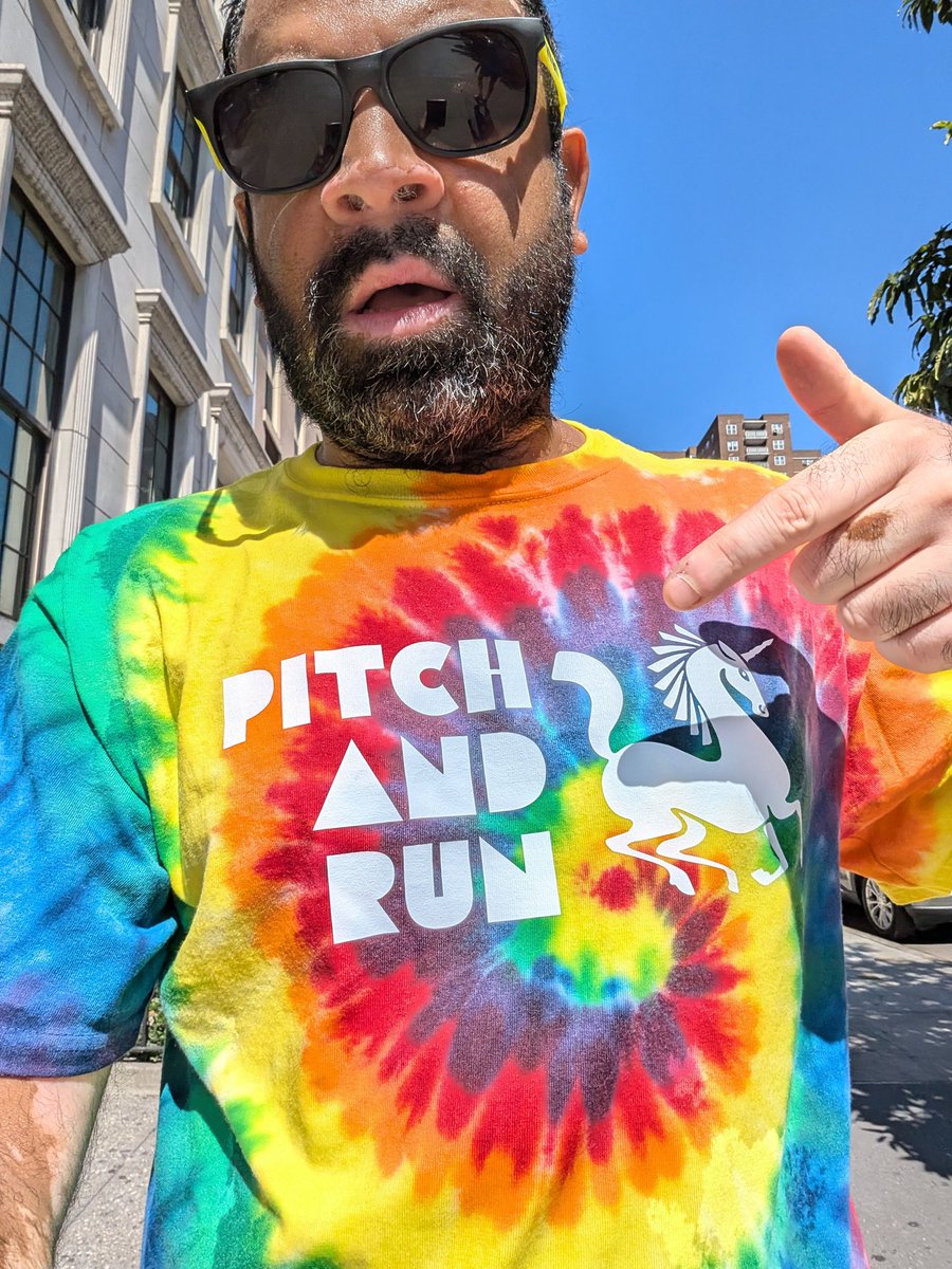 nihalmehta's tweet photo. showed off the new tie dye @PitchandrunNYC swag today

and got that awesome, incomparable, addictive dose of founder energy ⚡ https://t.co/ph1xLZodfU