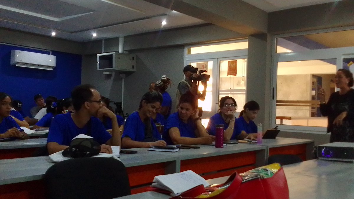 EparramuMunoz's tweet photo. En #Bayamo #ProvinciaGranma  se encuentran los miembros de la Red de jóvenes del Ministerio de Energía y Minas de la región Oriental que participan desde hoy  en el curso sobre COMUNICACIÓN ESTRATÉGICA: un éxito para la gestión empresarial. 
#ACCSGranma 
#ComunicaciónSocial https://t.co/o10wnhKIry