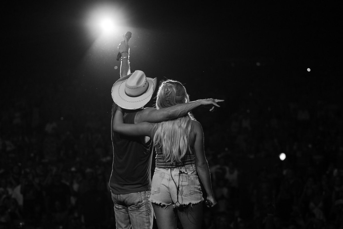 kennychesney's tweet photo. It’s been several years since we played Wheatland, CA, and last night was well worth the wait. What an audience and thanks to @_megmoroney for sharing in the experience. Los Angeles and @SoFiStadium, you are next tomorrow night!! #SunGoesDownTour https://t.co/0nLgraRZga