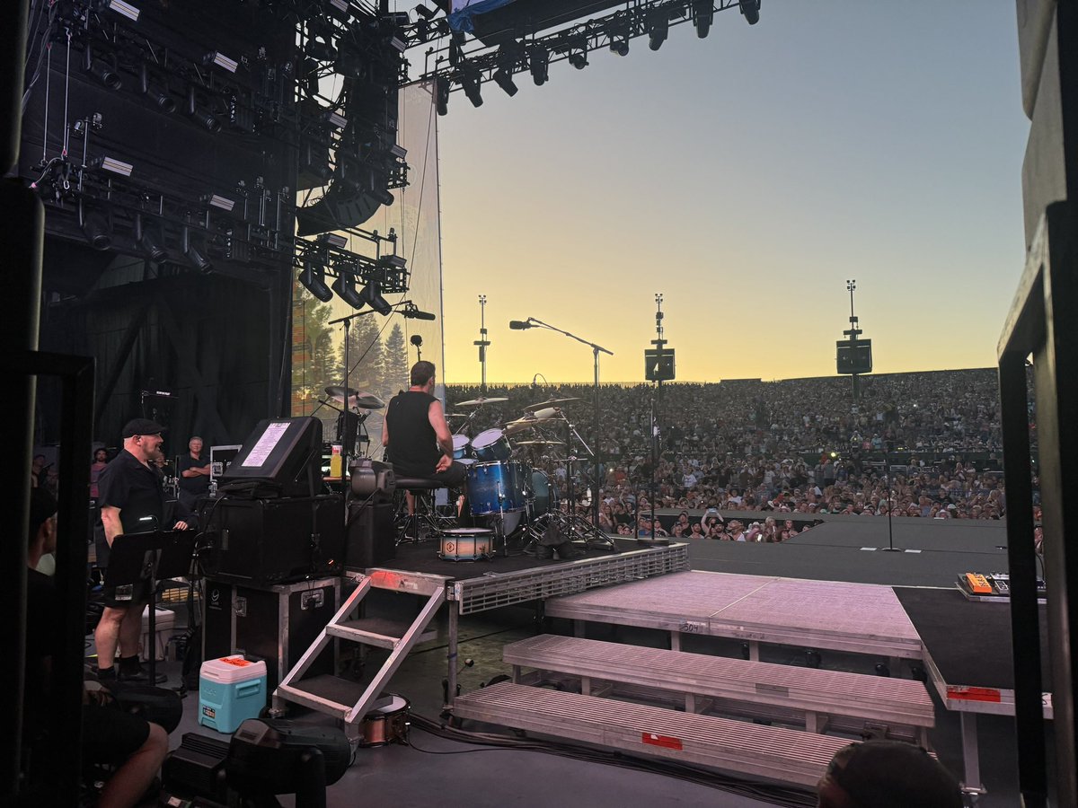 kennychesney's tweet photo. It’s been several years since we played Wheatland, CA, and last night was well worth the wait. What an audience and thanks to @_megmoroney for sharing in the experience. Los Angeles and @SoFiStadium, you are next tomorrow night!! #SunGoesDownTour https://t.co/0nLgraRZga