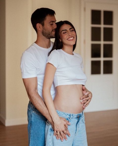 Nanna905's tweet photo. Anche se sono sparita da tempo non potevo non essere qui a festeggiare l'amore. Questa piccola creatura è davvero fortunata ad avere due genitori così. Ti aspettiamo piccolo Prelemino/a 🥹 il mio cuore è a mille 🤍 #PRELEMI https://t.co/vfh5ex2X6k