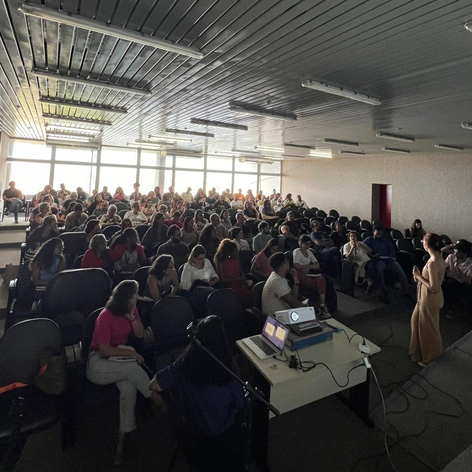 cavalcantialexs's tweet photo. Last month, me and my coleagues teached a class on data collection for the social protection department at the @prefrecife. It was amazing! For anyone who is dealing with humanities data, an advise: talk to the ones who actually have face-to-face interactions with your subejcts. https://t.co/sNfFzVq5ZJ
