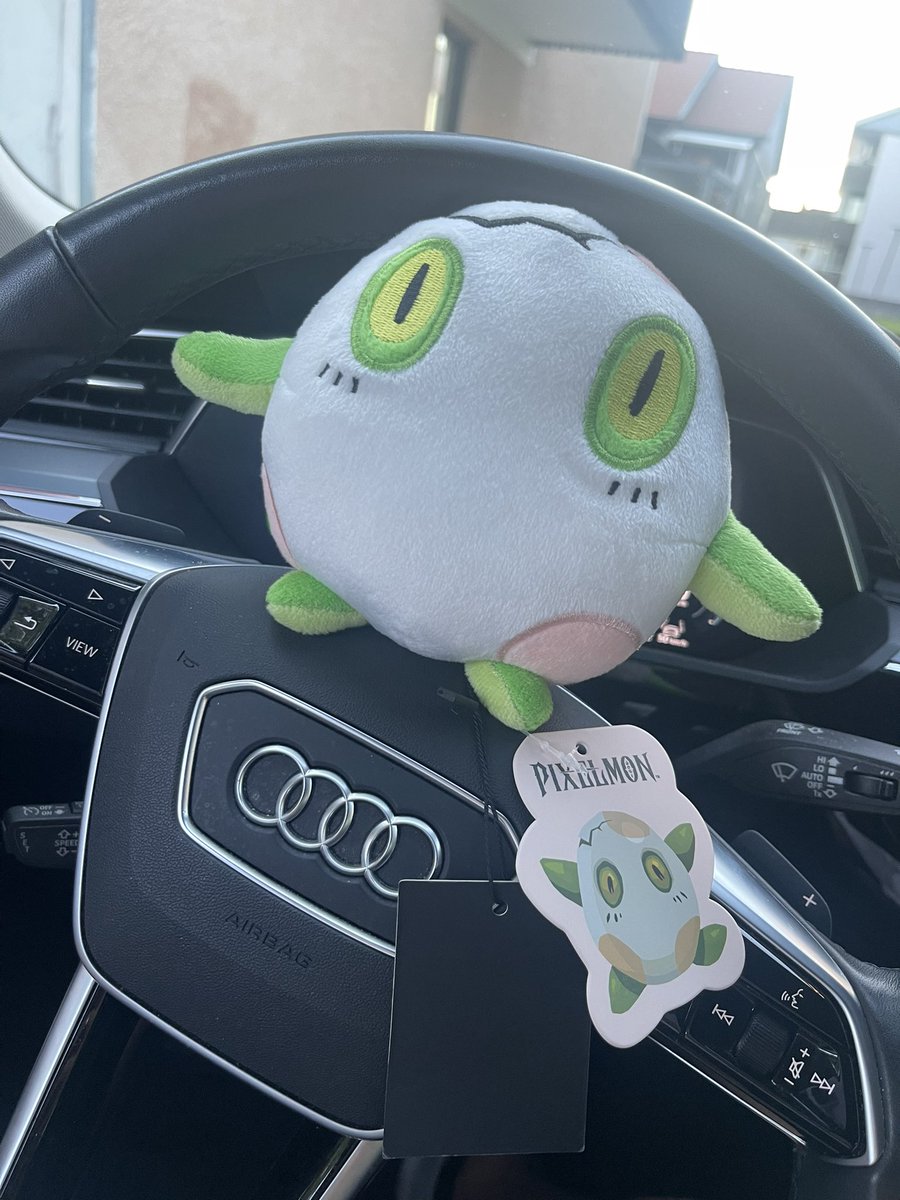 varanpension's tweet photo. Just meet @makerxz and got a gift #pixemon @Pixelmon https://t.co/ZwiQ6XwYPl