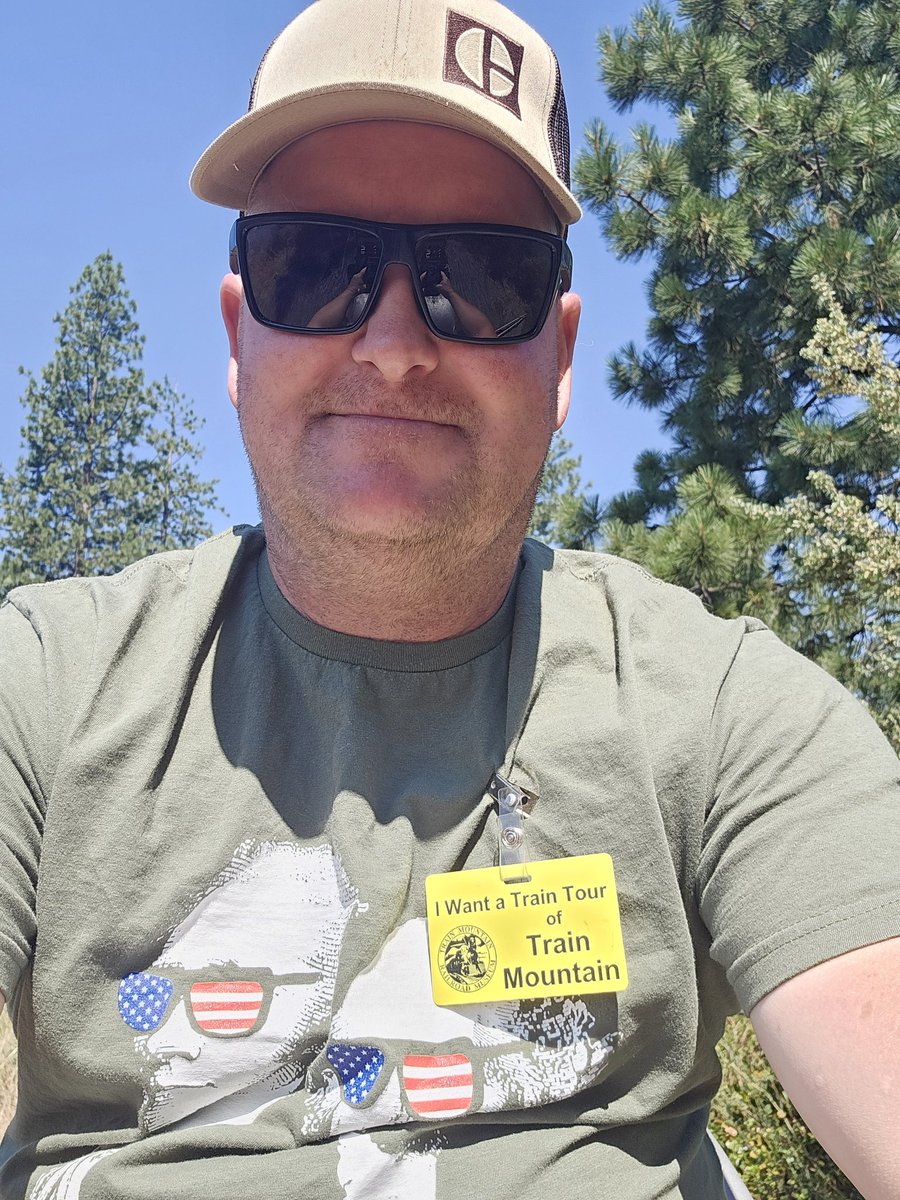 silly_fritz's tweet photo. #trainmountain
Found out that it's open to the public all summer with free train rides. https://t.co/CVEYnsiCB7