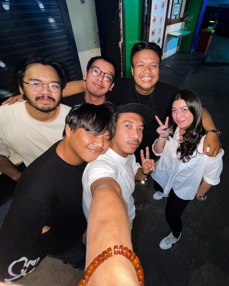 Gilangadhan's tweet photo. terima kasih byurbber 🍔✌🏻 https://t.co/3ZZqH7ppBH
