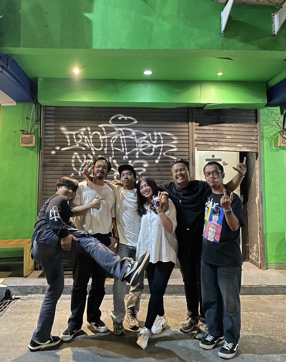 Gilangadhan's tweet photo. terima kasih byurbber 🍔✌🏻 https://t.co/3ZZqH7ppBH