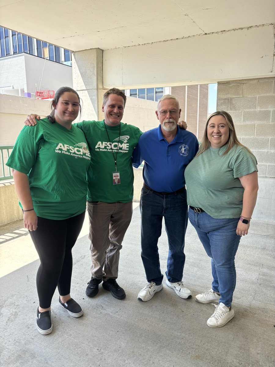 mcpdcollective's tweet photo. Showing off our spirit today! 🦡 https://t.co/EqiHH5Qggv