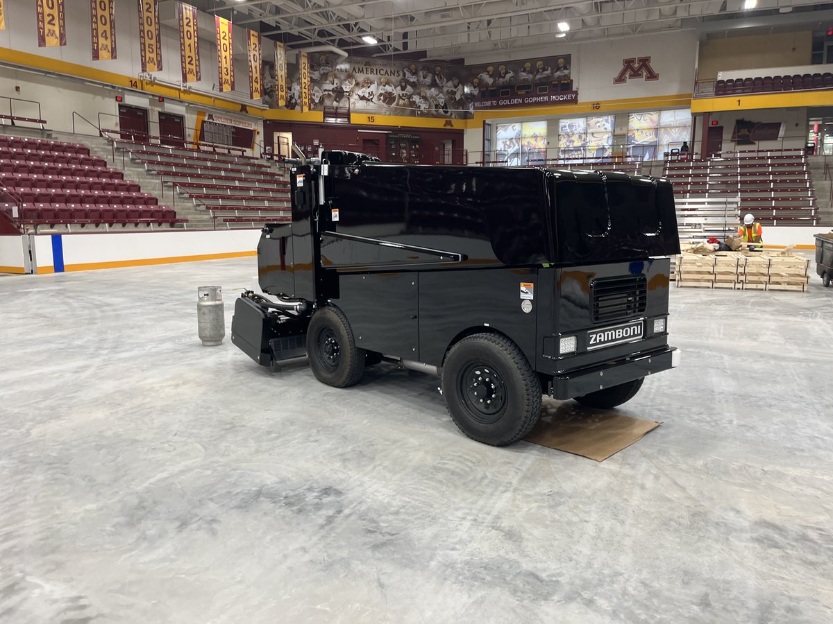 florx003's tweet photo. Loving that new Zamboni Smell at the Rinks https://t.co/0WNtjFnlP7