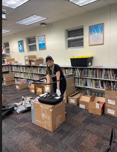 WestHomesteadK8's tweet photo. Great things happen when the community and school work together to bring #GoldStandards #STOStrong #ReadyForSuccess https://t.co/Lixfv7kGFr