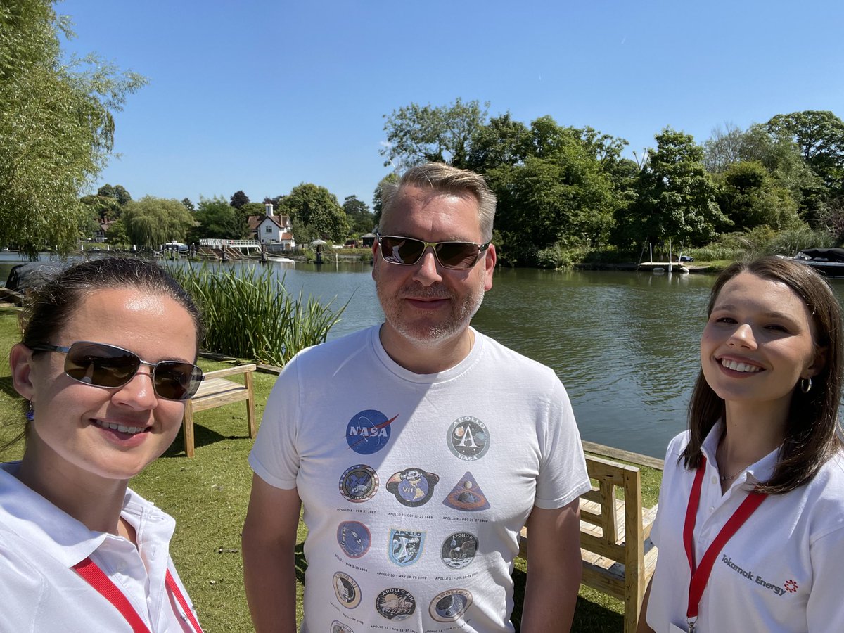 Had the pleasure of meeting Hannah and Margarita from ⁦<a href="/TokamakEnergy/">Tokamak Energy</a>⁩ today during the ⁦<a href="/UKAEAofficial/">UK Atomic Energy Authority</a>⁩ and ⁦<a href="/ogdentrust/">Ogden Trust</a>⁩ Fusion Teacher Conference and am delighted they have offered to speak with ⁦<a href="/KEVIGS/">King Edward VI Grammar</a>⁩ students about where A level physics might lead.