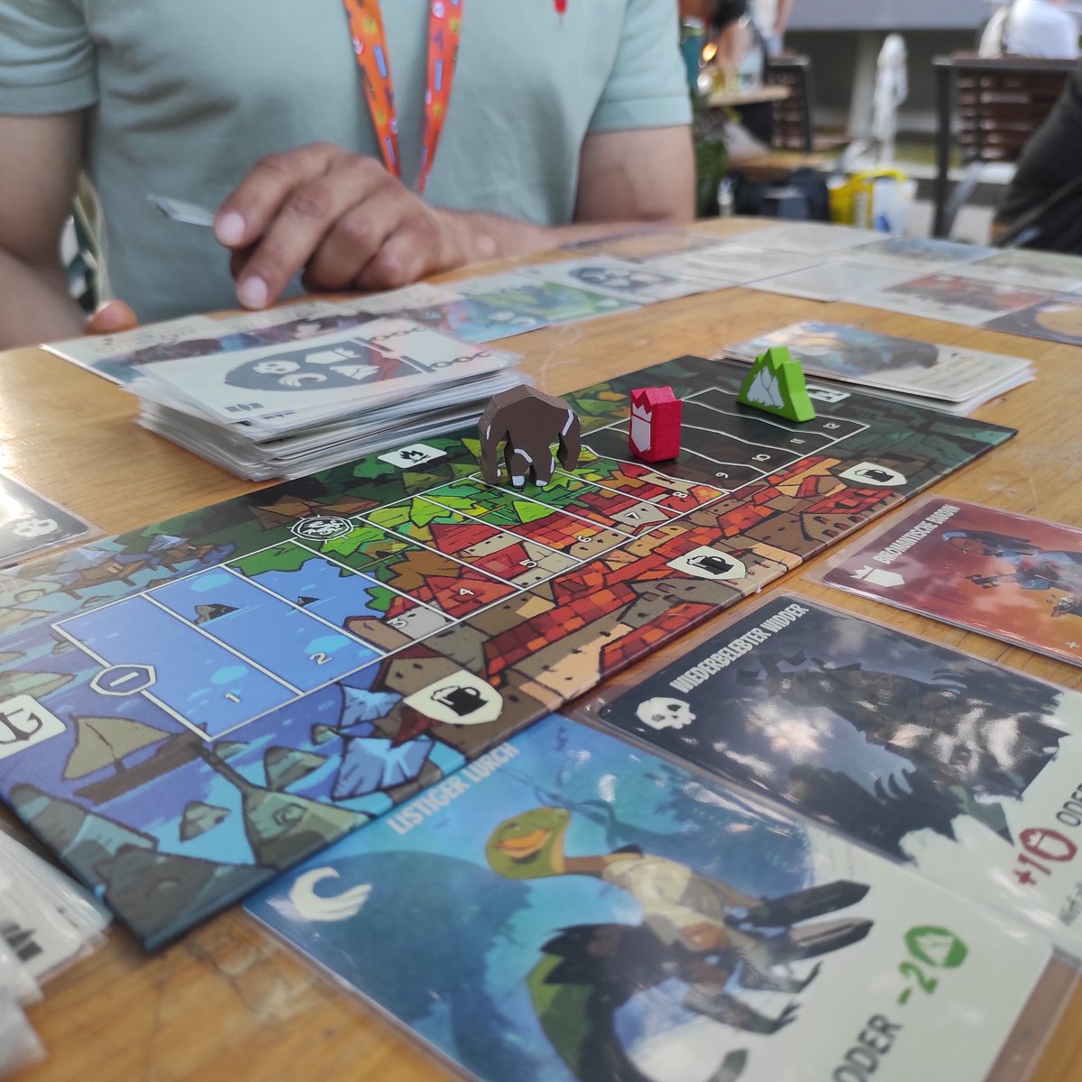 digitaleflaneur's tweet photo. Also #PaperTales & #HeimlicheHerrschaft (jeweils zu viert) sind schon ne sehr gute Eröffnungen für dieses Jahr #BerlinCon #boardgames https://t.co/cu3NBP5OKp