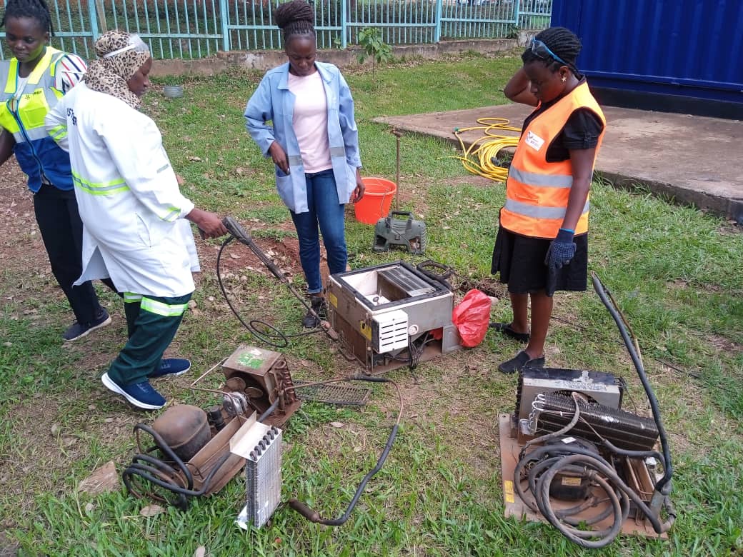 UnaraUganda's tweet photo. The training included both theoretical and practical sessions, aiming to equip participants with comprehensive knowledge and skills in safe handling of R290 refrigerants.
It covered various topics such as the latest developments in the Montreal Protocol, safety protocols for HCs. https://t.co/qCouhUtime