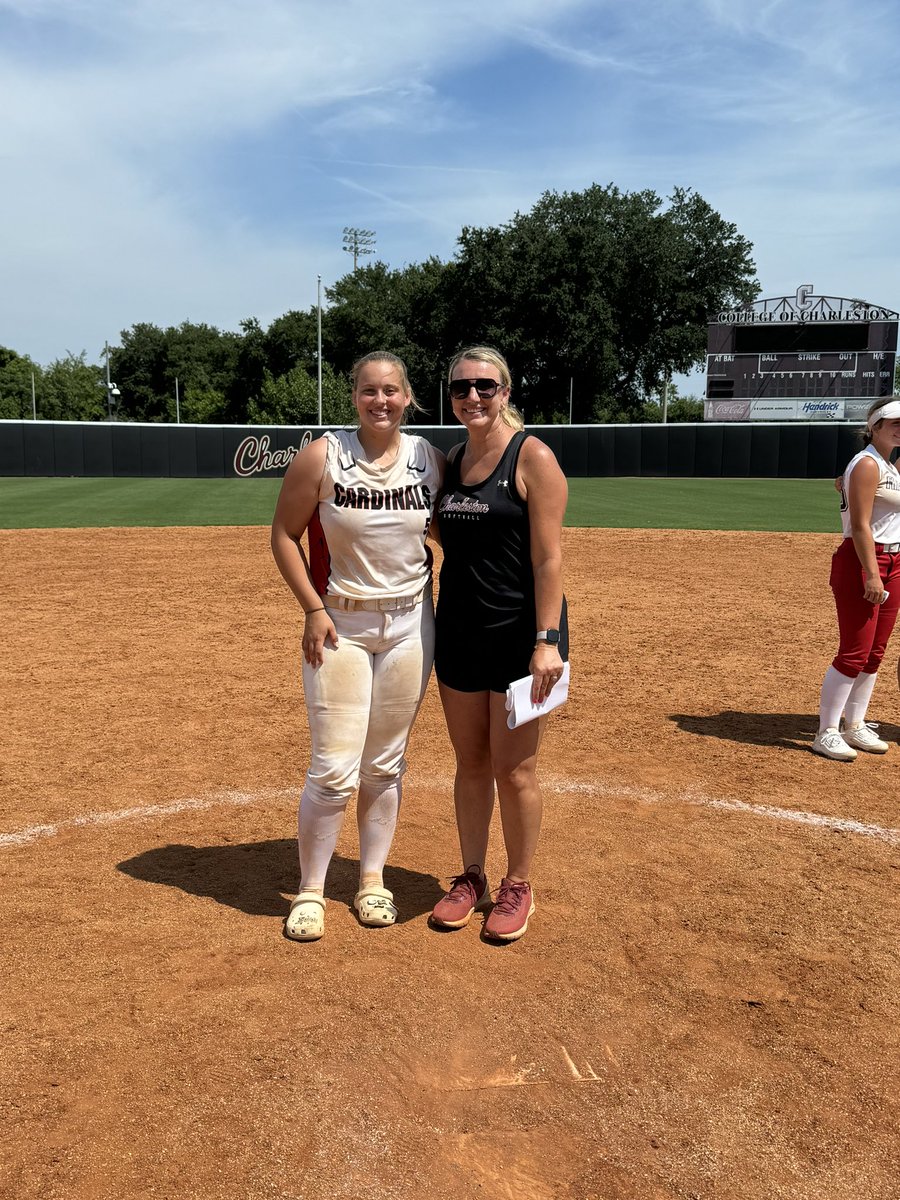BaileyBett5's tweet photo. Huge thanks to @CofCSoftball for holding a phenomenal camp on Wednesday. I really enjoyed the interactions I got to have with the coaches and players, along with the instruction they provided! @CoachLynch20 @LainaVictoria29 @shealynstarks00 @CardinalsKelly https://t.co/QR36wa2yNE