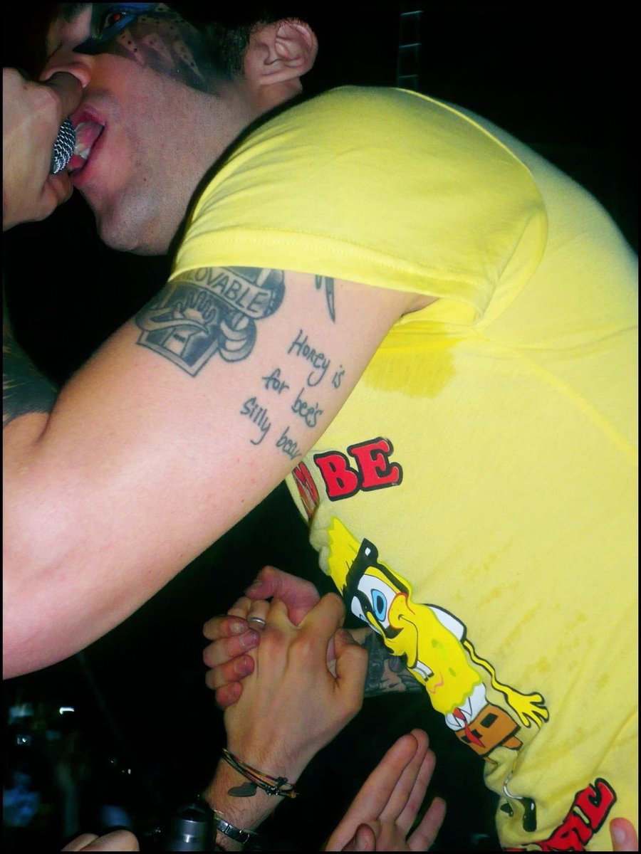 p4tronsaint's tweet photo. pete wentz wearing a spongebob shirt when i catch you https://t.co/4Ph2lQ41IQ