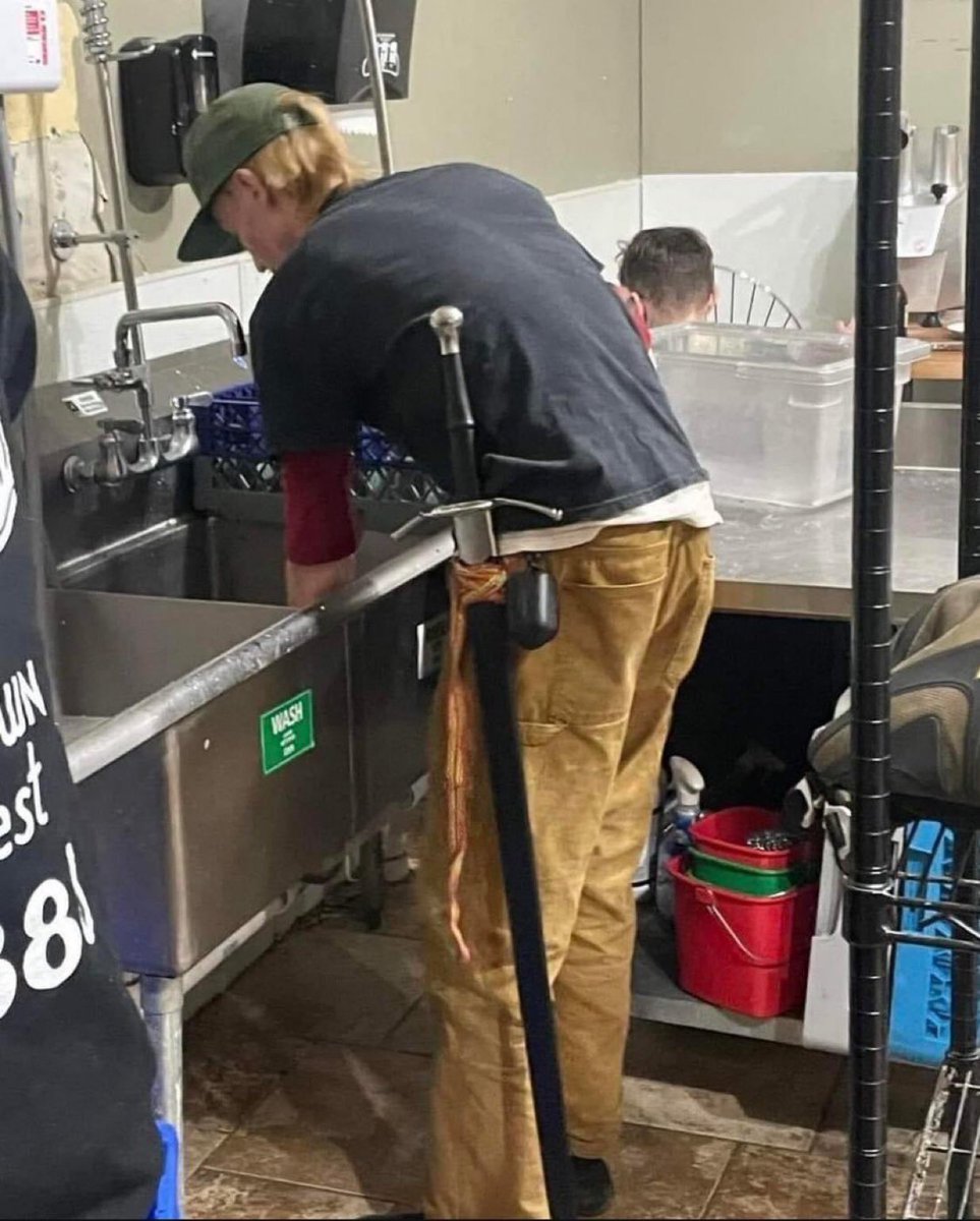 ayeejuju's tweet image. who tf are his opps 😭😭