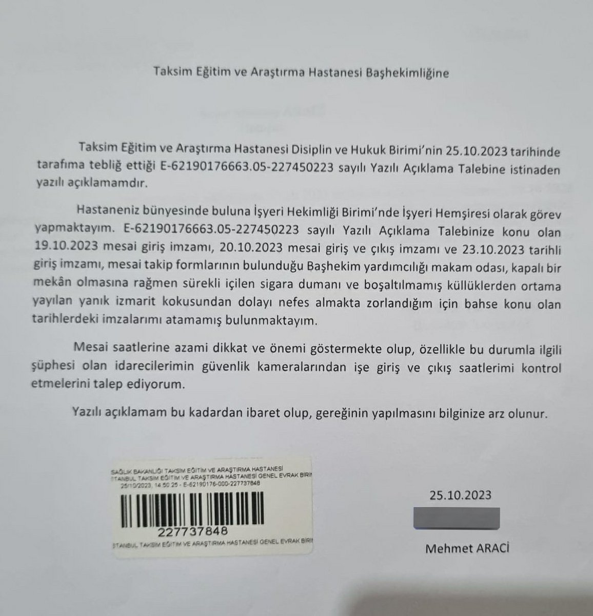 SesSisli's tweet photo. ⛔Taksim Eğitim ve Araştırma Hastanesinde MOBBİNG var‼️

📌Halk sağlığı için ölümden dönen, Covid19 pandemisine  ciğerlerini bırakmış hemşirenin, işe giriş-çıkış imzalarını başhekim yardımcısının sürekli sigara içilen odasında atması istenmiştir. Sigara içilen ortamlara giremeyeceğini söylemesi üzerine tarafına tutanak tutulmuştur. Süreç içinde aynı başhekim yardımcısı sistematik mobbingine devam etmiştir. 

📌Son olarak uyguladığı psikolojik şiddet neticesinde tahrik ettiği hemşire kendisiyle tartıştığı için mesnetsiz ve soyut iddialar ekleyerek açtırmış olduğu soruşturmada kınama cezası almasını sağlamıştır. 

📌Bununla yetinmemiş aynı olay nedeniyle iki defa ceza verilemez ilkesini de ihlal ederek hukuk tanımazlığını belgelemiş ve hemşirenin görev yerini değiştirmiştir.

📢 @saglikbakanligi soruyoruz bu idareciyle hastanenin sorunlarıyla ilgilenmesi için değil de odasındaki döner koltuğunda sigara içip maiyetindeki emekçiye #mobbing uygulaması için mi sözleşme imzaladınız @drmemisoglu?
