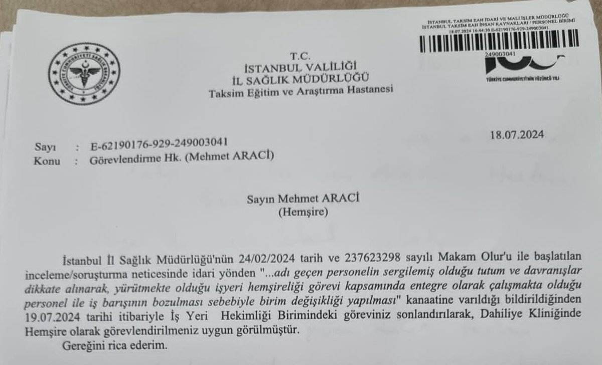 SesSisli's tweet photo. ⛔Taksim Eğitim ve Araştırma Hastanesinde MOBBİNG var‼️

📌Halk sağlığı için ölümden dönen, Covid19 pandemisine  ciğerlerini bırakmış hemşirenin, işe giriş-çıkış imzalarını başhekim yardımcısının sürekli sigara içilen odasında atması istenmiştir. Sigara içilen ortamlara giremeyeceğini söylemesi üzerine tarafına tutanak tutulmuştur. Süreç içinde aynı başhekim yardımcısı sistematik mobbingine devam etmiştir. 

📌Son olarak uyguladığı psikolojik şiddet neticesinde tahrik ettiği hemşire kendisiyle tartıştığı için mesnetsiz ve soyut iddialar ekleyerek açtırmış olduğu soruşturmada kınama cezası almasını sağlamıştır. 

📌Bununla yetinmemiş aynı olay nedeniyle iki defa ceza verilemez ilkesini de ihlal ederek hukuk tanımazlığını belgelemiş ve hemşirenin görev yerini değiştirmiştir.

📢 @saglikbakanligi soruyoruz bu idareciyle hastanenin sorunlarıyla ilgilenmesi için değil de odasındaki döner koltuğunda sigara içip maiyetindeki emekçiye #mobbing uygulaması için mi sözleşme imzaladınız @drmemisoglu?