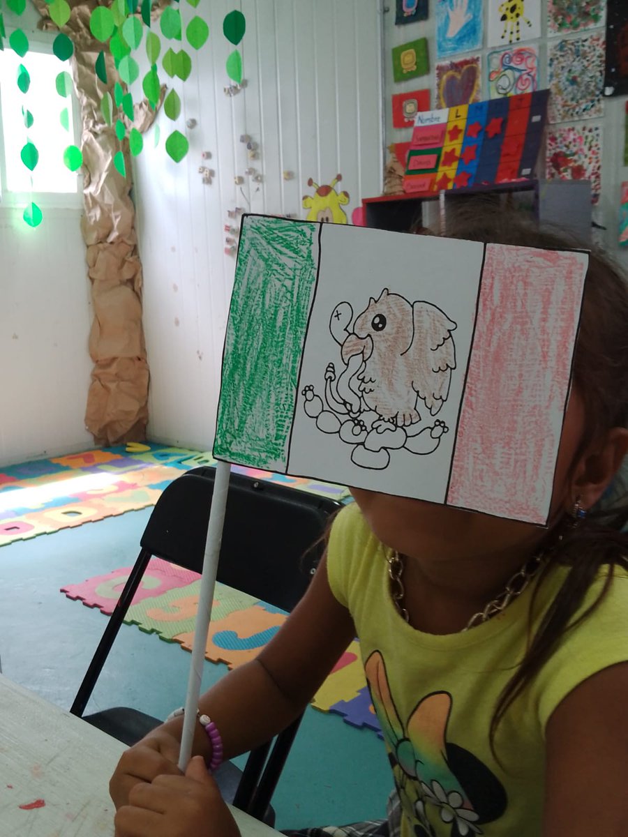 EvryWhereSchool's tweet photo. ¡Exploremos el mundo con cultura! Hablamos de fronteras y litorales de cada país de origen, banderas y extensiones territoriales.  Jugamos lotería para aprender números y letras. #LaEducacionEsUnaEmergencia #cooperacioninternacional #ong #Educación #Cultura  #DiversidadCultural https://t.co/qnV6mEXJXm