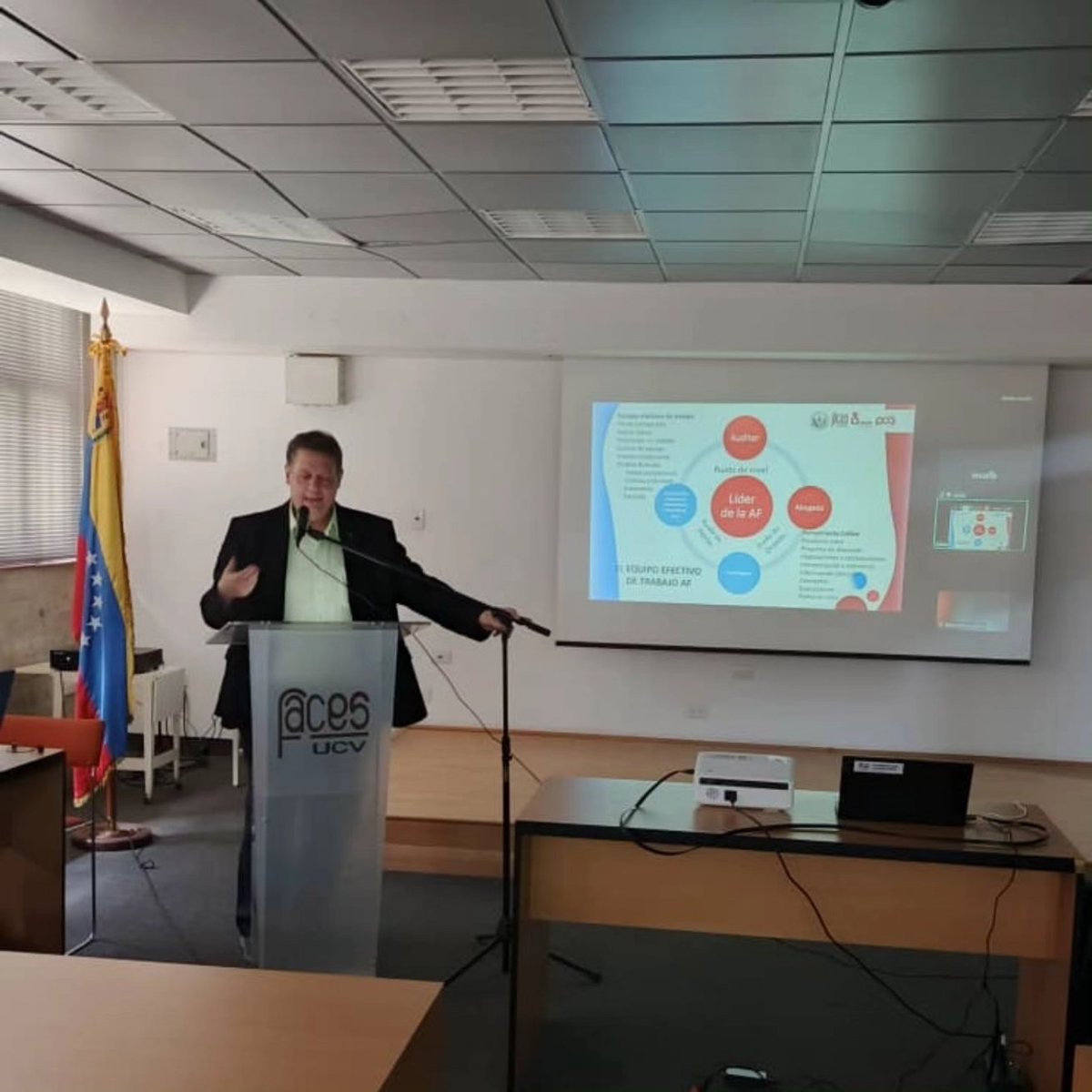 rruette's tweet photo. Decisión y negociación conductual 
Excelente cierre del Doctorado en Gerencia UCV https://t.co/50oK1D85Zj
