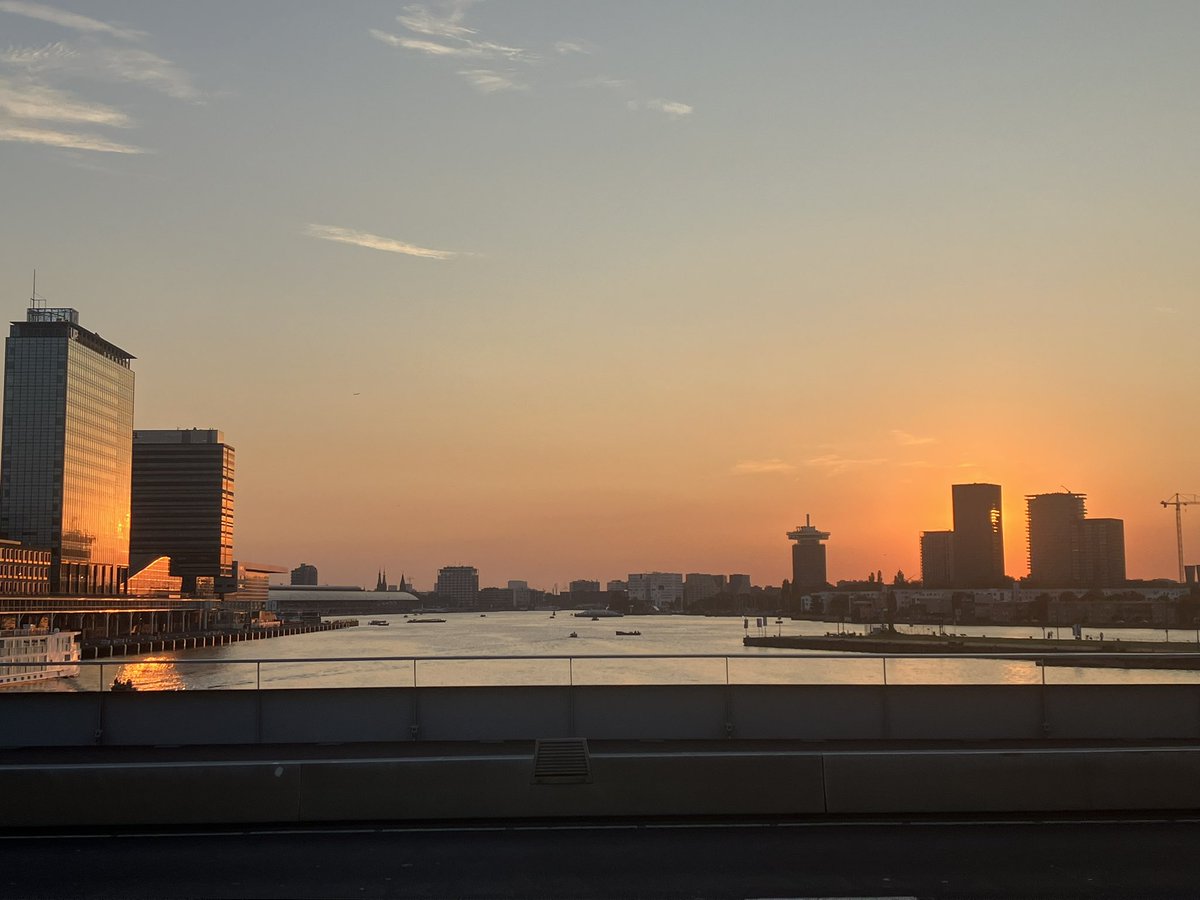 VivianeMeeren's tweet photo. #Skyscape #Amsterdam #Centraal #Noord #JavaEiland #Ijburg #Sunset #Zonsondergang https://t.co/3C3rjeG2Hi