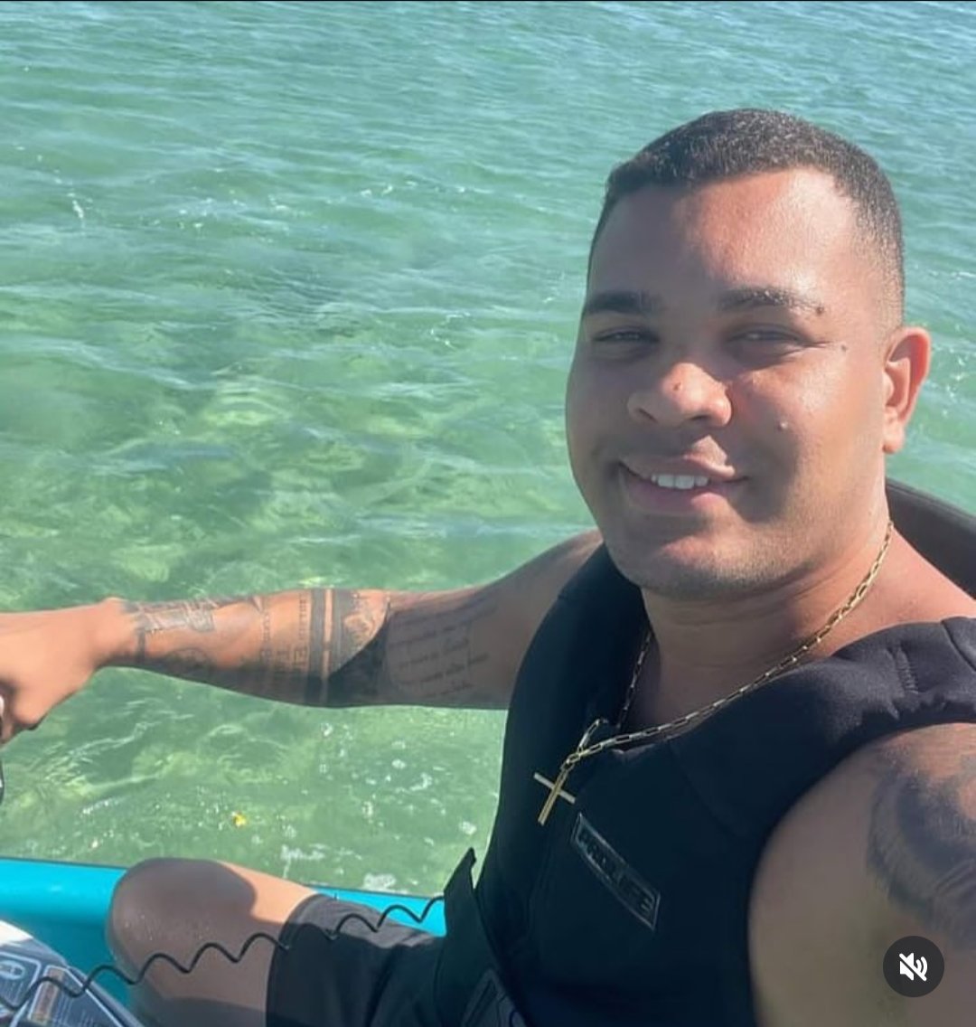 caxiasalerta1's tweet photo. Léo Baruk dono da choperia bora bora no Olavo Bilac foi assassinado nesta sexta-feira a tiros até o momento não sabemos o real motivo.
#borabora
#choperia
#olavobilac
#leobarque https://t.co/TSzDFsptAr
