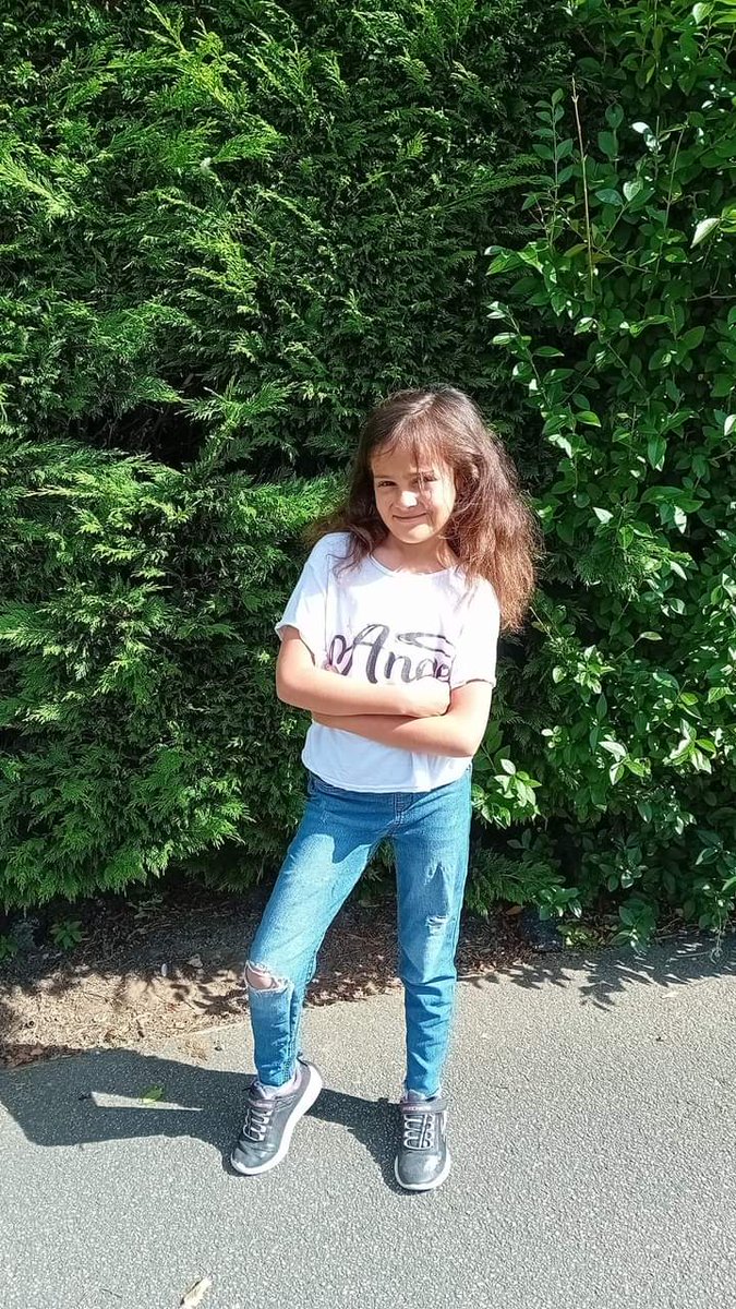 Ana85704896's tweet photo. She made trow the year5 she so reddy for high school mummy is not  I want say big thank you and have a great summer @BoothferryPS @MrsWardBoothps @MissTaylorBP @MrsEmmerson https://t.co/krrzsoaAF4