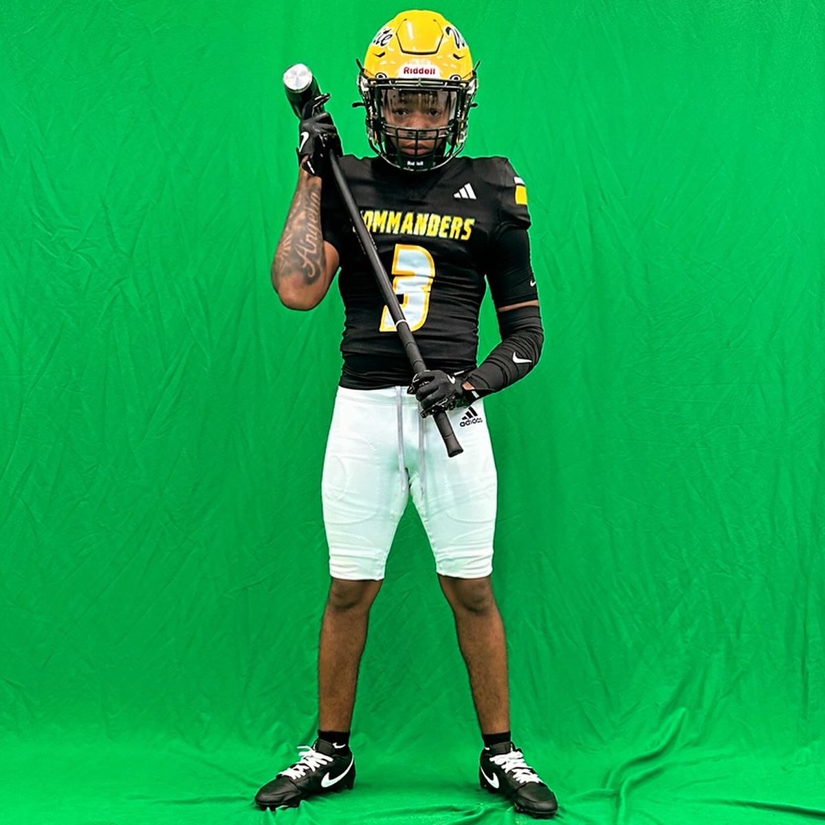PowellPokey's tweet photo. I would tell y’all the goal for this season , but Actions speak louder than words so I’ll remain humble🐶 
#year4seniorszn🙈 @EdWhiteFootball https://t.co/w4GkKJY9Pi