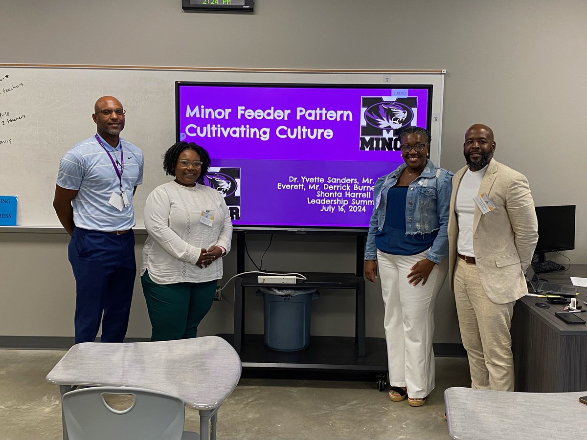 MinorMiddle's tweet photo. Our Minor Feeder Pattern led a session on Cultivating Culture. Mr. Everett led the session in a ballon exercise he had facilitated with his faculty and staff. #minorpride #minorstrong #minormiddle #leadership #culture @JEFCOED https://t.co/vv7FlhZwWW